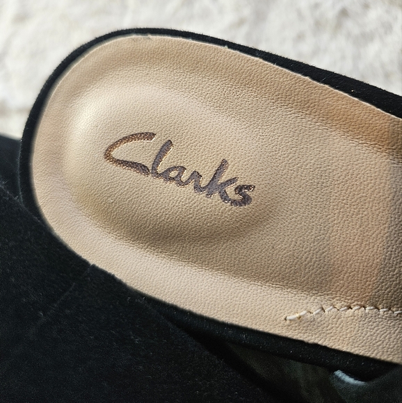 Clarks, Maritsa Lara Black Suede Wedge Sandals - Size 7.5. - Picture 6 of 7